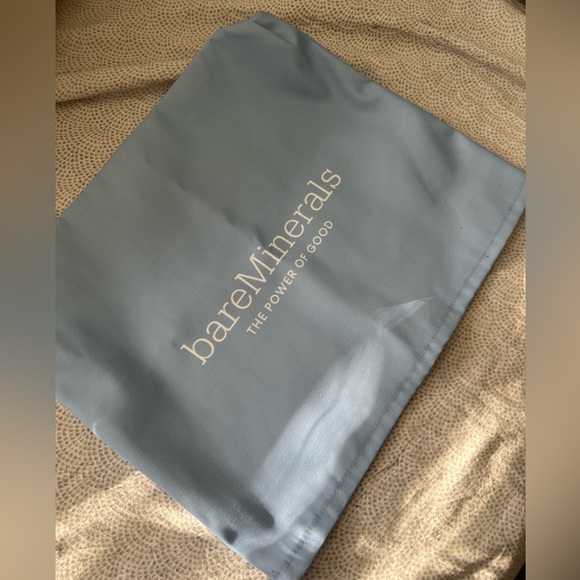 Bareminerals multi purpose cover laptop , monitor etc - Picture 2 of 4